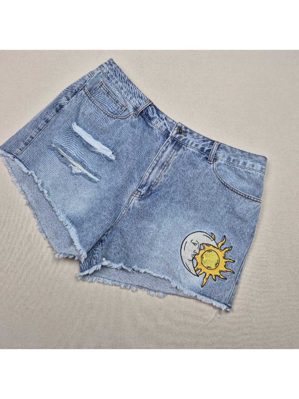 Forever 21 Women's Blue Denim Embroidered Distressed Cut-Off Jean Shorts Sz 34"